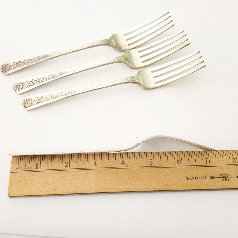 4 Meriden IS Silverplate DELIGHT Dinner Forks 7-1/8